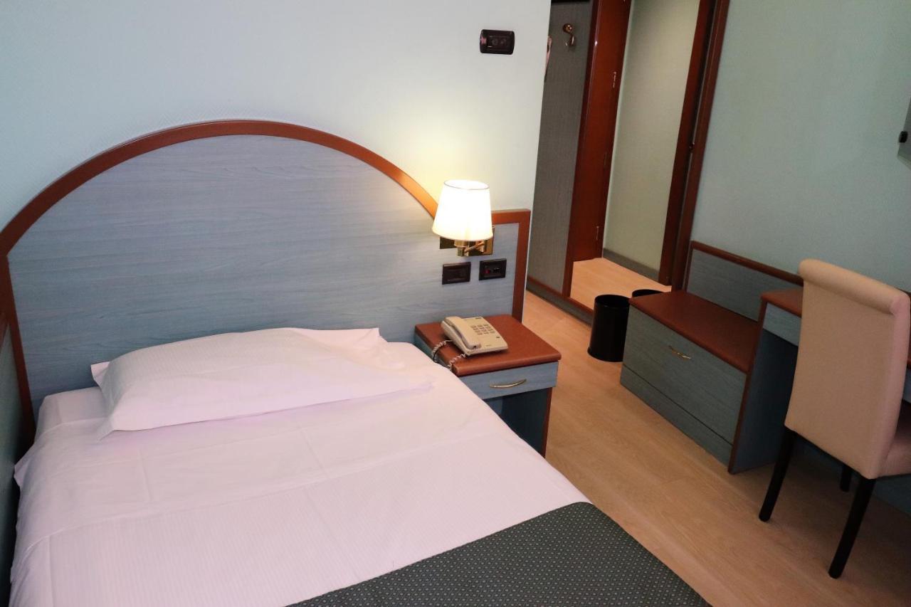 Hotel Domenichino Милано Екстериор снимка
