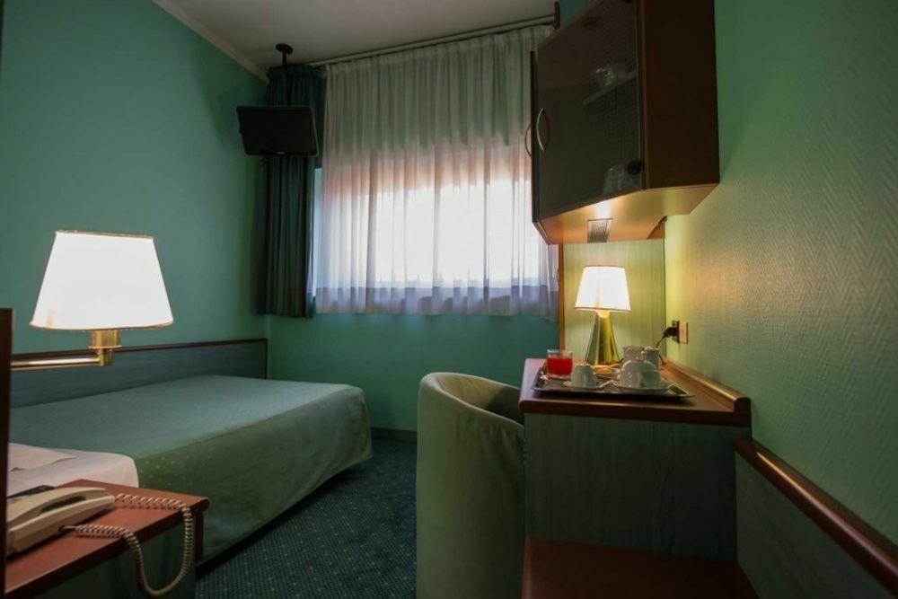 Hotel Domenichino Милано Екстериор снимка